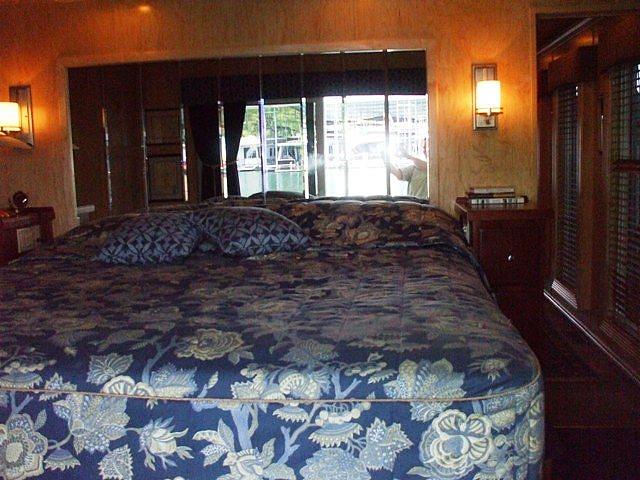 2009 Thoroughbred 17x60 Houseboat Jamestown KY 42629 Photo #0042634A