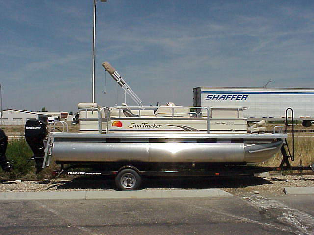 2009 TRACKER Party Barge 20 -Signature Nampa ID 83687 Photo #0042720A