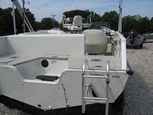 2010 LOWE SD194 lowe deck boat Warsaw MO 65355 Photo #0043609A