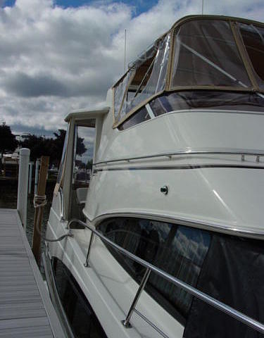 2004 Carver 366 Motor Yacht -- BANK S Harrison Towns MI 48045 Photo #0045549A