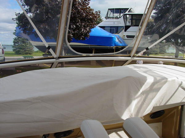 2004 Carver 366 Motor Yacht -- BANK S Harrison Towns MI 48045 Photo #0045549A