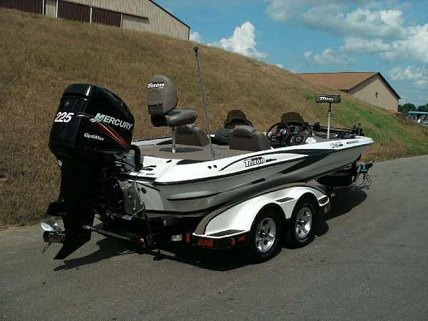 2004 Triton Boats TR-21X DC Bass Masters Cl Kalamazoo MI 49009 Photo #0046045A