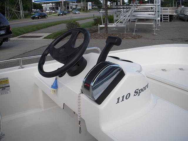 2005 BOSTON WHALER 110 Sport Sylvan Lake MI 48320 Photo #0046160A