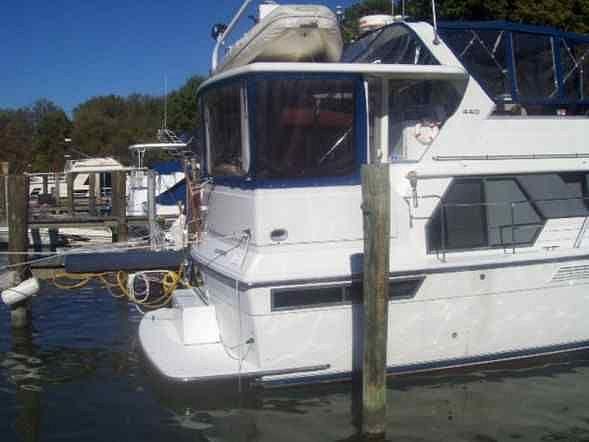 1995 Carver 440 Motoryacht with Two S Grasonville MD 21638 Photo #0049165A