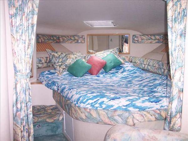 1995 Sea Ray 370 Express Cruiser (Fres Call IL 53147 Photo #0049307A