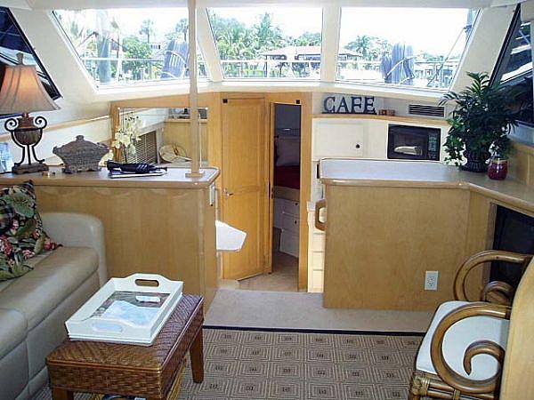 1998 CARVER LIKE NEW 405 Aft Cabin Motoryacht Clearwater FL 33702 Photo #0050104A