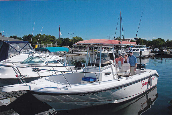 1999 Boston Whaler Outrage 23 CC Stamford/Norwa CT 06854 Photo #0050524A