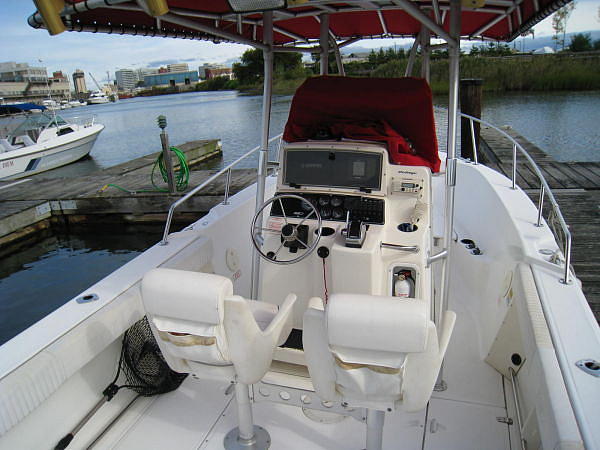 1999 Boston Whaler Outrage 23 CC Stamford/Norwa CT 06854 Photo #0050524A