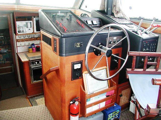 1986 BAYLINER 3870 Motor Yacht Location NY 48733 Photo #0051506A