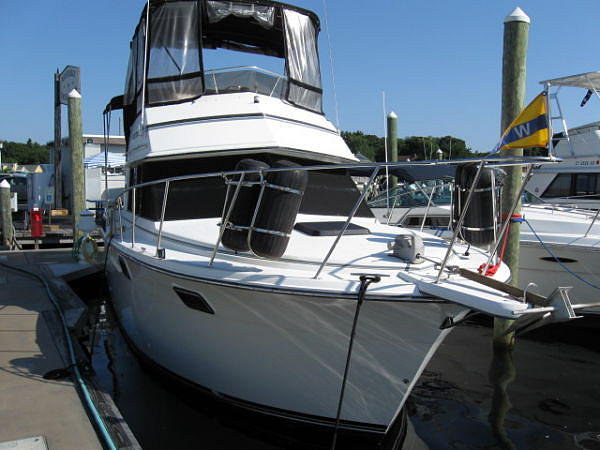 1988 Carver 3207 Aft Cabin Pawcatuck CT 06379 Photo #0051703A