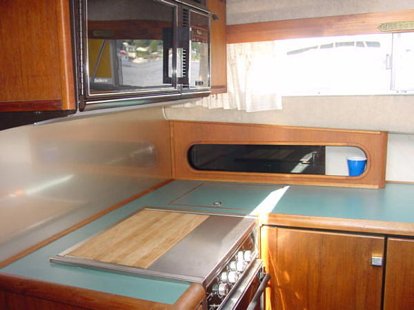 1989 Bayliner 3888 BOW AND STERN THRUST Gig Harbor WA 98335 Photo #0051939A