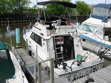 1990 CARVER BOATS 32 Convertible Location WI 48733 Photo #0052214A