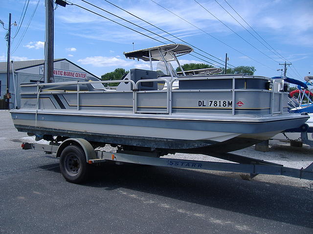 1990 HURRICANE FD196 Deck Boat Selbyville DE 19975 Photo #0052274A