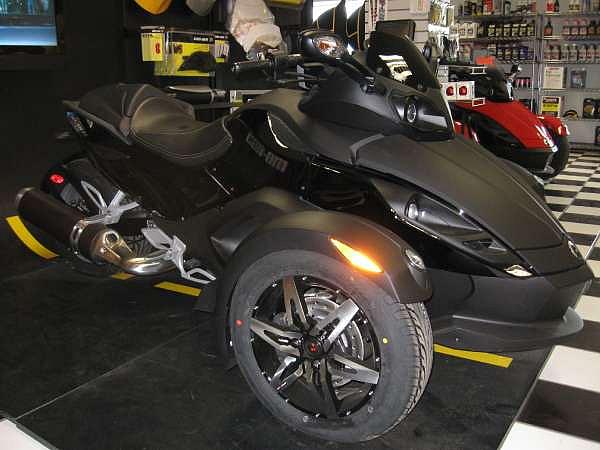 2009 Can-Am Spyder GS Phantom Black Enfield CT Photo #0057141A