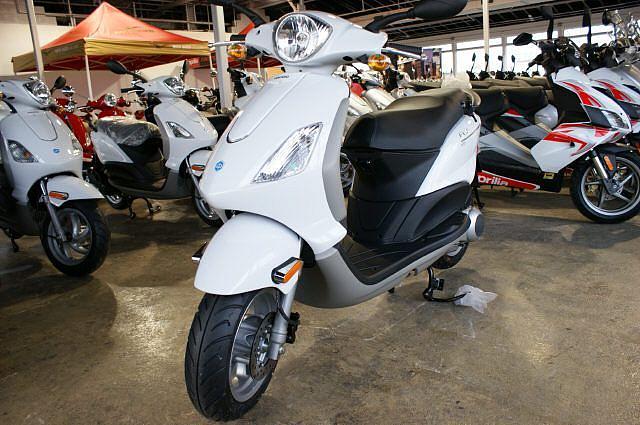 2009 PIAGGIO FLY 50 Bolingbrook IL Photo #0057429A