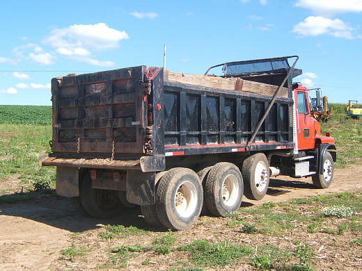 VOLVO Tri-Axle USA NY 13152 Photo #0068064A