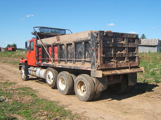 VOLVO Tri-Axle USA NY 13152 Photo #0068064A