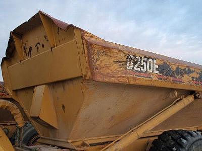 1996 CATERPILLAR D250E Novi MI 48375 Photo #0068216A