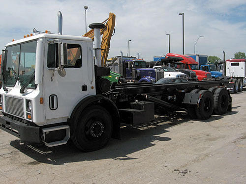 1997 MACK MR688S Kansas City MO 84081 Photo #0068653G