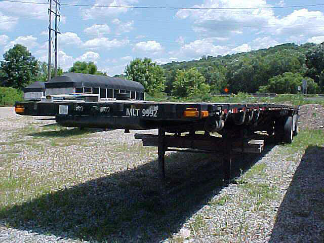 1998 TRANSCRAFT Flatbed Traile New Philadelph OH 44663 Photo #0069114C