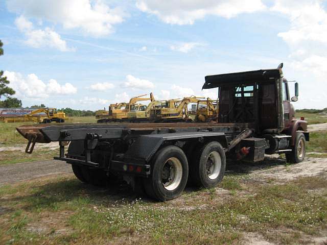 2000 VOLVO ROLL OFF Titusville FL 32796 Photo #0070154A