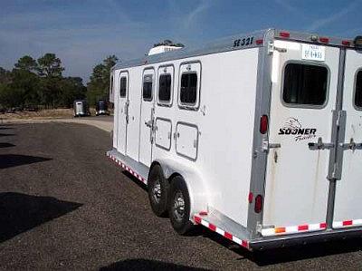 2003 SOONER 3 Horse Trailer Huntsville TX 77320 Photo #0071307A