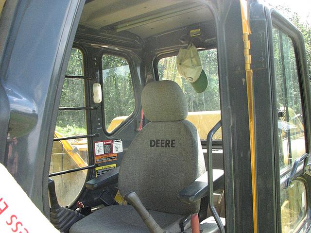 2005 JOHN DEERE 200C LC Westminster VT 05158 Photo #0073784A