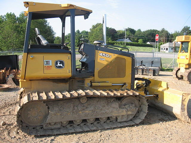 2006 JOHN DEERE 450 JLGP Lapeer MI 48446 Photo #0075015A