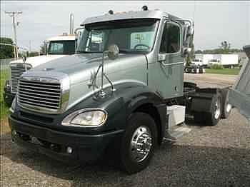 2003 Freightliner Columbia Davenport IA 52806 Photo #0079325A