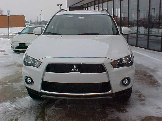 2011 Mitsubishi Outlander Clinton Twp MI 48038 Photo #0079803A