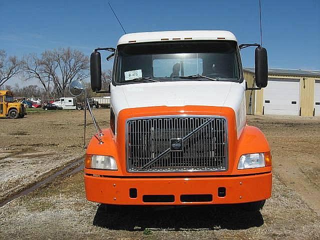 1998 VOLVO VNL64T300 Stratford South Dakota Photo #0080869A