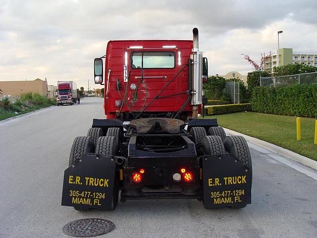 2001 VOLVO VNM64T200 Miami Florida Photo #0080936A