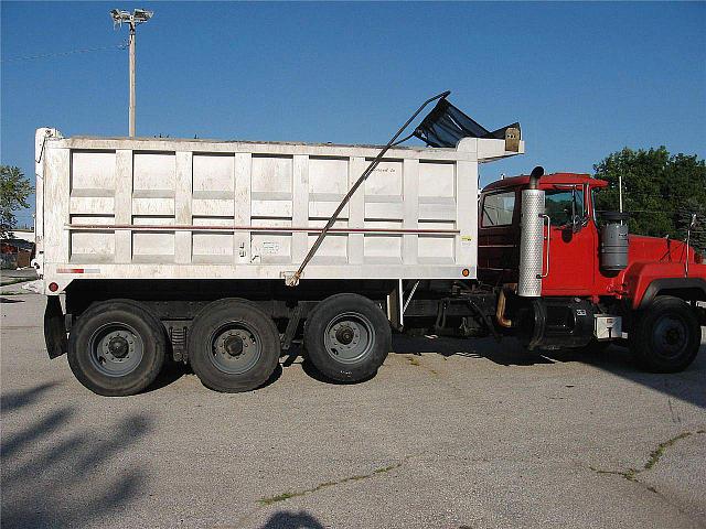 1992 MACK RD688S Fort Dodge Iowa Photo #0081020A