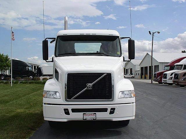 2008 VOLVO VNM64T200 Muncie Indiana Photo #0081058A