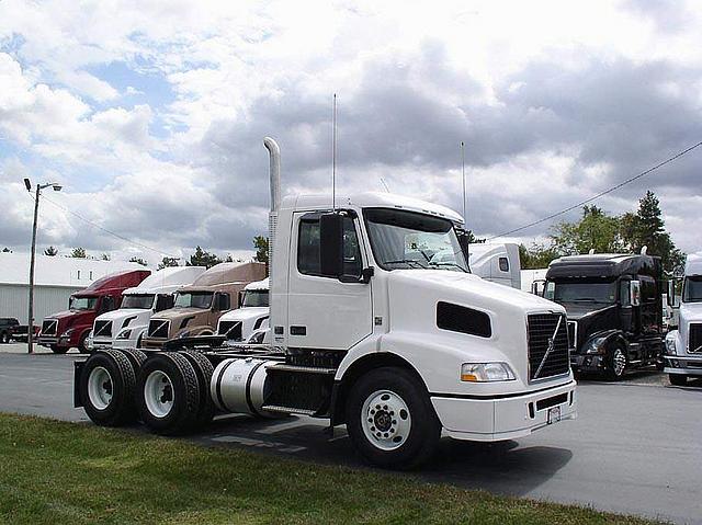 2008 VOLVO VNM64T200 Muncie Indiana Photo #0081058A