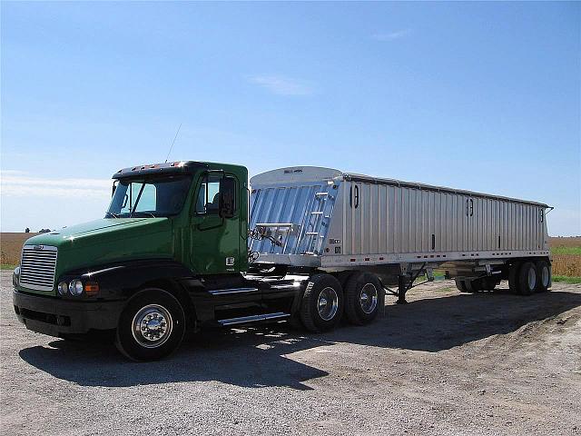 2004 FREIGHTLINER CST12064ST-CENTURY 120 Forrest Illinois Photo #0081134E