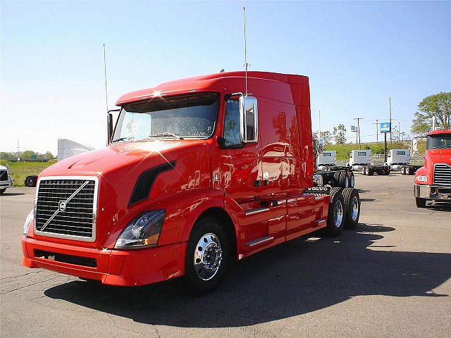 2011 VOLVO VNL64T630 Gary Indiana Photo #0081183A