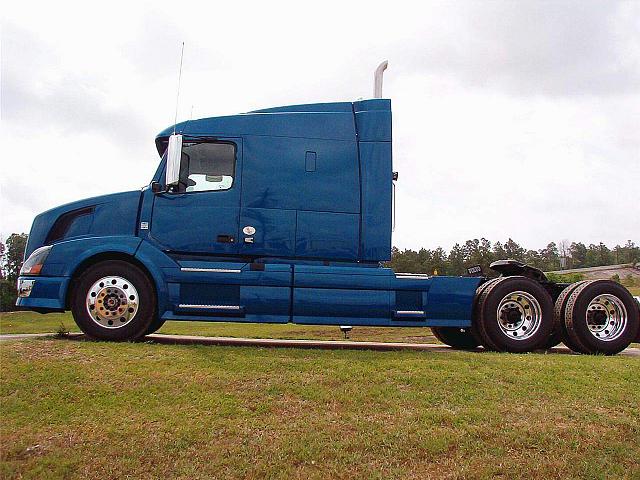 2011 VOLVO VNL64T630 Beaumont Texas Photo #0081220A