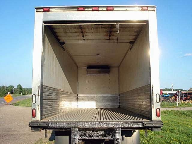 2005 FREIGHTLINER BUSINESS CLASS M2 106 Wittenberg Wisconsin Photo #0081246A