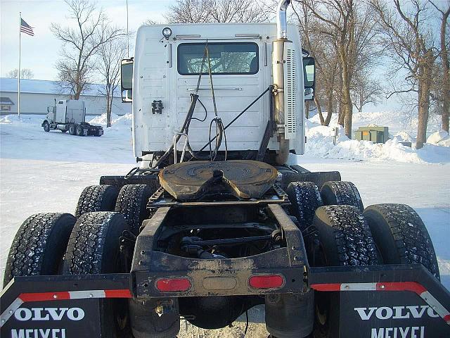 2005 VOLVO VNM64T200 Starbuck Minnesota Photo #0081420A