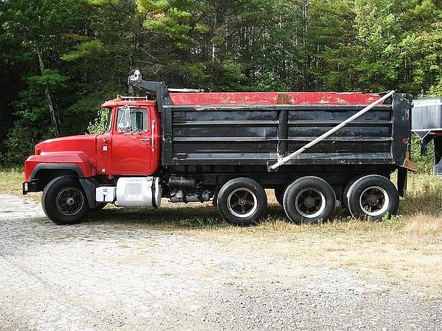 1996 MACK RD688S Berwick Maine Photo #0081422A