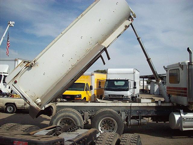 2000 FREIGHTLINER FLD12064S Stockton California Photo #0081507A