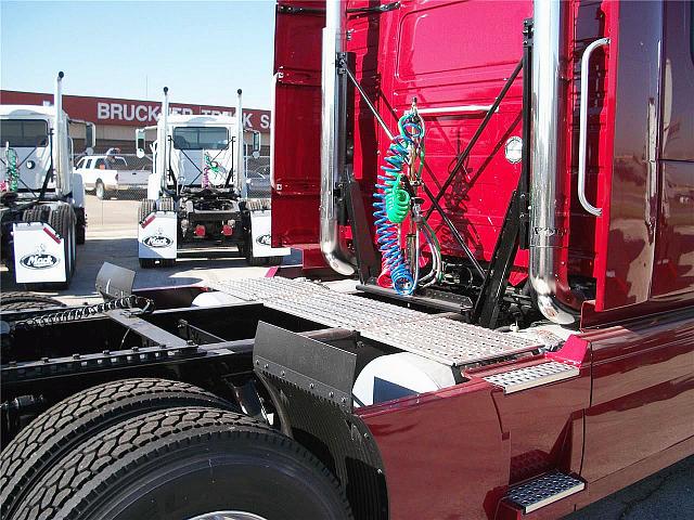 2011 VOLVO VNL64T730 Fort Worth Texas Photo #0081537A