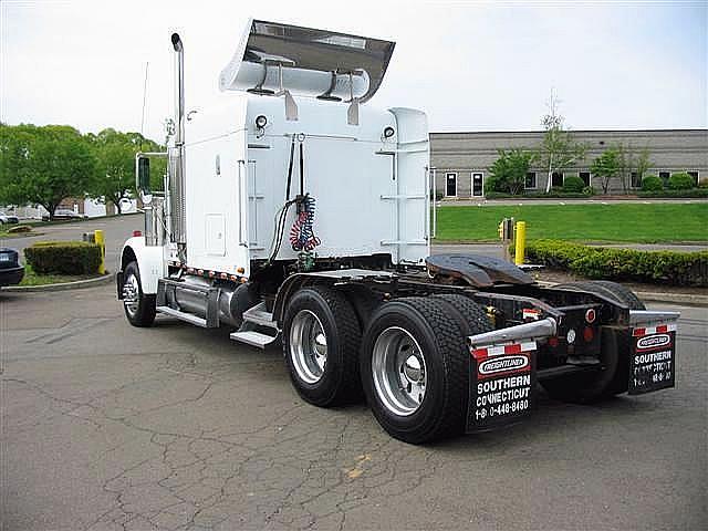 2001 FREIGHTLINER FLD12064T-CLASSIC Branford Connecticut Photo #0081630A