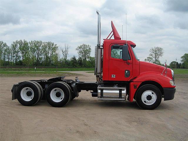 2005 FREIGHTLINER CL12064ST-COLUMBIA 120 St Cloud Minnesota Photo #0081677A