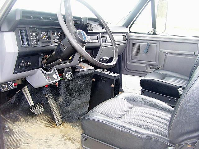 1994 FORD F800 Lapeer Michigan Photo #0081733A