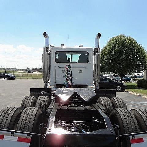 2009 PETERBILT 384 Sauget Illinois Photo #0081767A