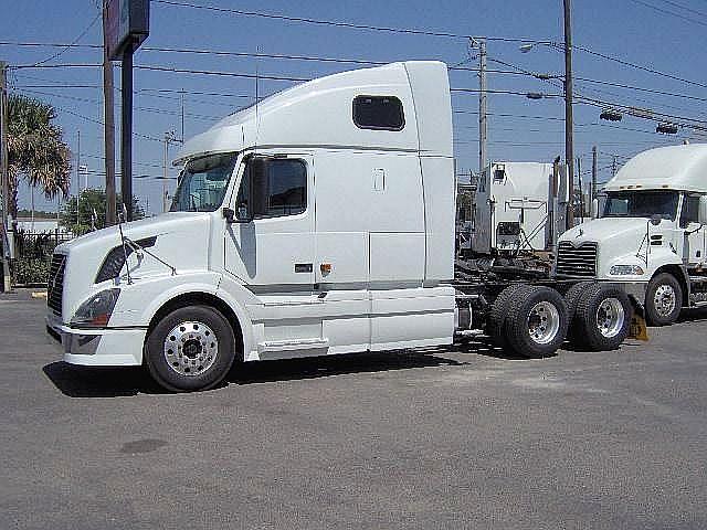 2006 VOLVO VNL64670 Houston Texas Photo #0081804A