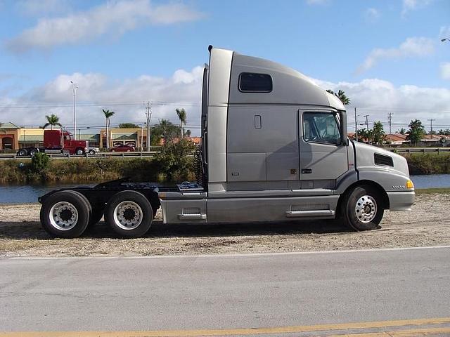 2000 VOLVO VNL64T660 Miami Florida Photo #0081932D