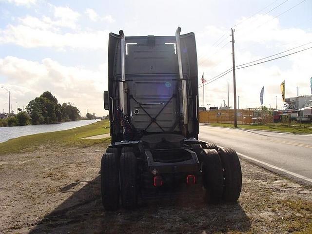 2000 VOLVO VNL64T660 Miami Florida Photo #0081932D